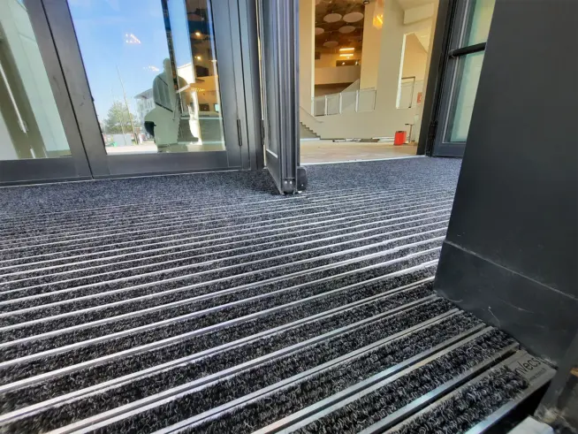 Boden mit eingelegter Aluprofilmatte